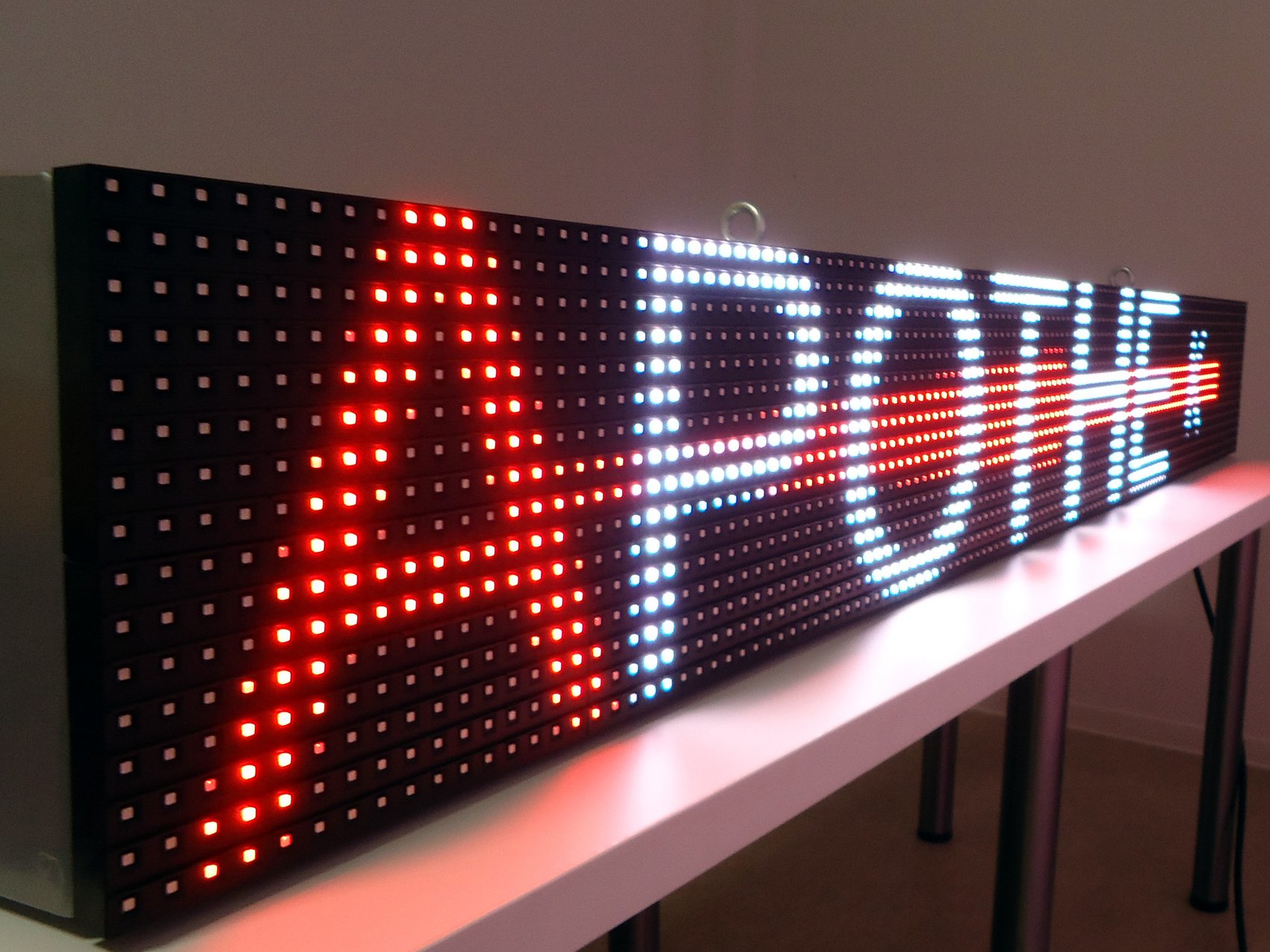 LED Laufschrift / LED Display Werbeanzeige Beidseitig FARBIG WI-FI