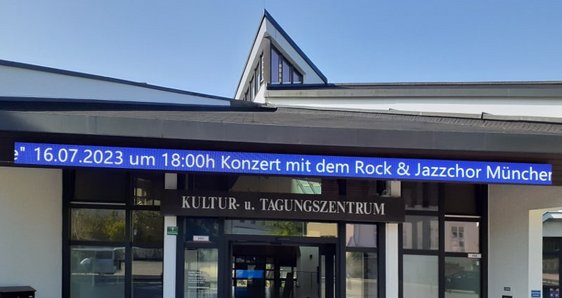 XXL-Laufschrift mit über 8 m Länge in Murnau